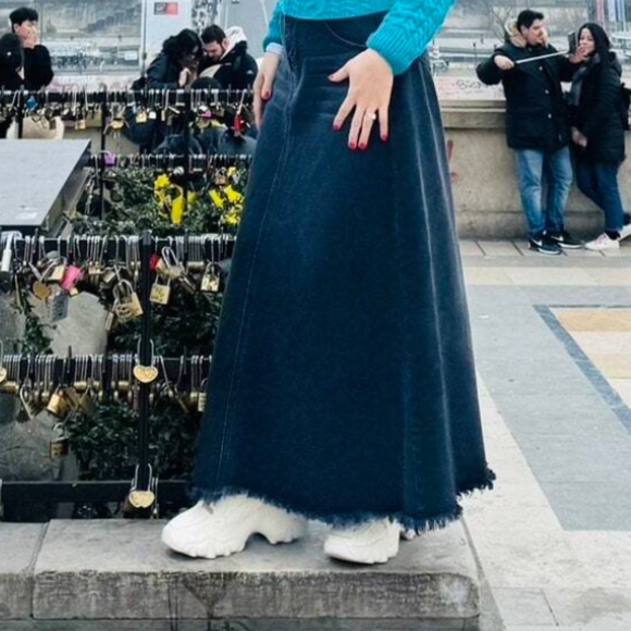 Vintage Wash Black High Waisted Frayed Hem Denim Jean Maxi Skirt - Picture 4 of 6